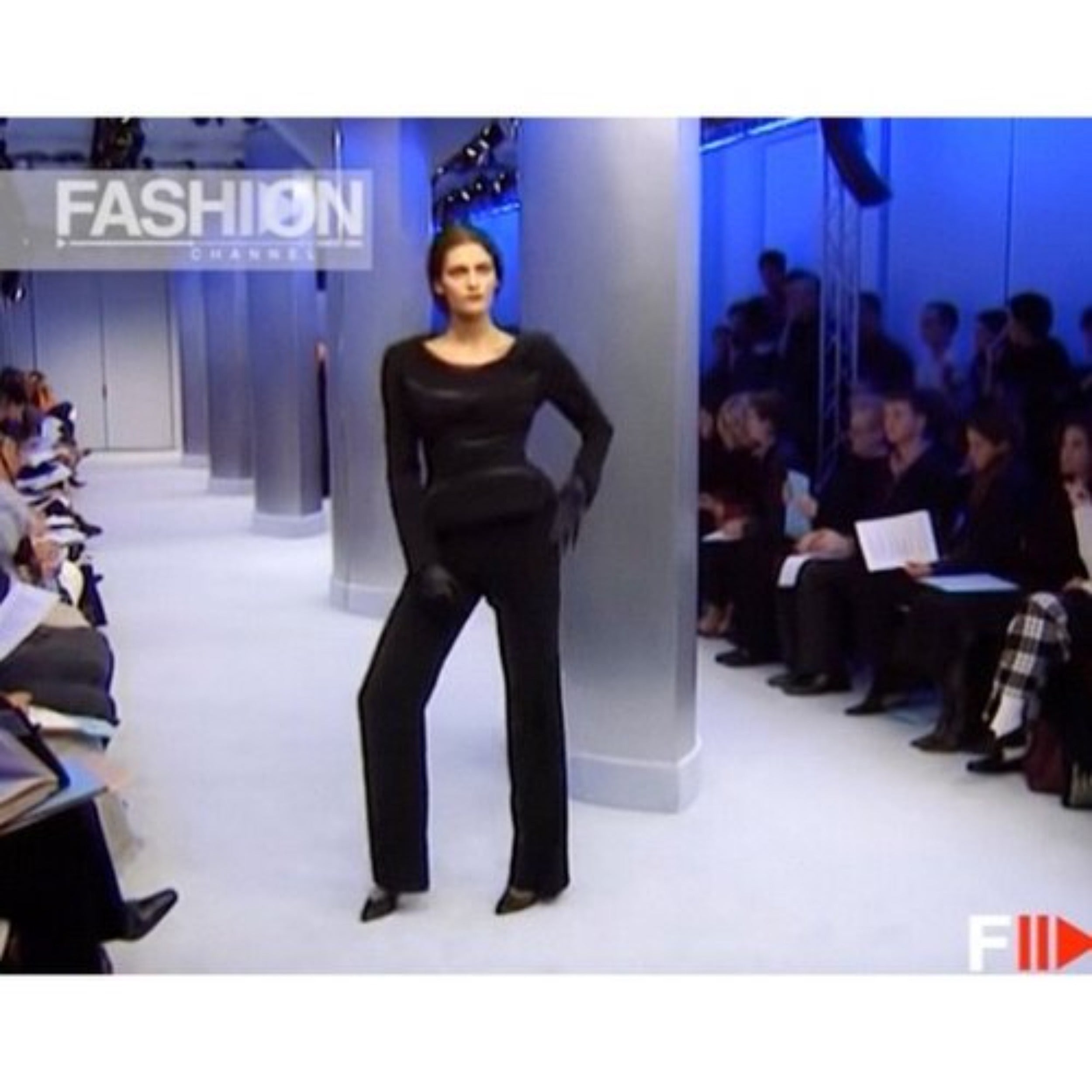 Runway photograph of Thierry Mugler black blazer from Spring Summer 2000 collection